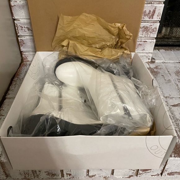 NIB Urban Outfitters UO Zip Up Boot White Brand New - Picture 5 of 7